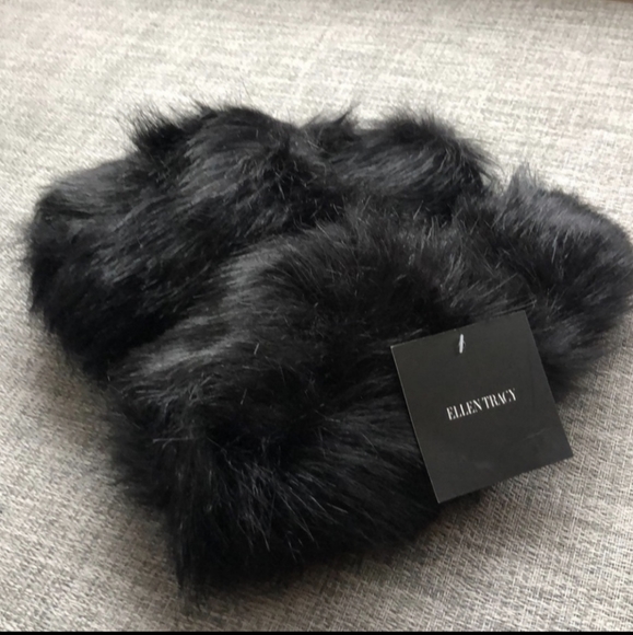Final price -(New) Ellen Tracy Black Faux Fur slippers - Picture 4 of 4
